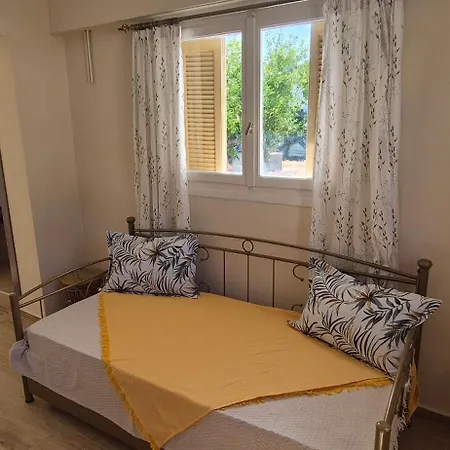 The Byzantine House 2 * Истмия