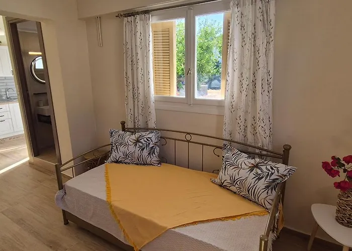 The Byzantine House 2 * איסטמיה